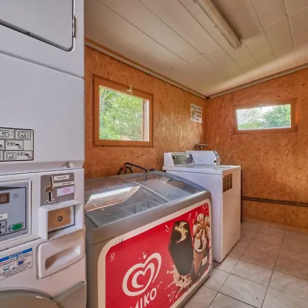 Mobil 4 Personnes 204 Campsite *