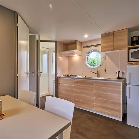 Mobil 4 Personnes 204 Campsite